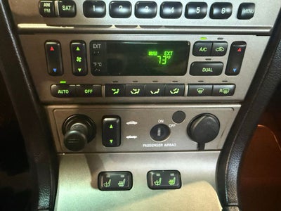 2004 Ford Thunderbird Base