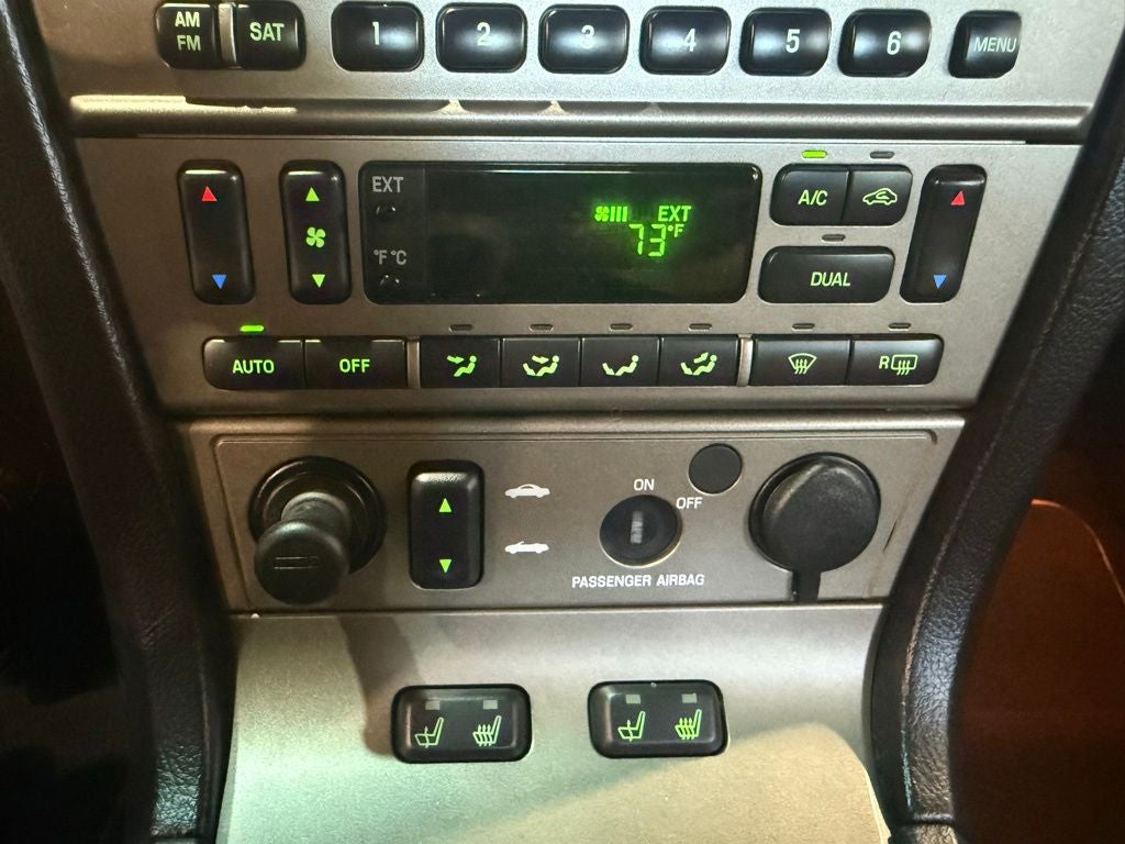 2004 Ford Thunderbird Base