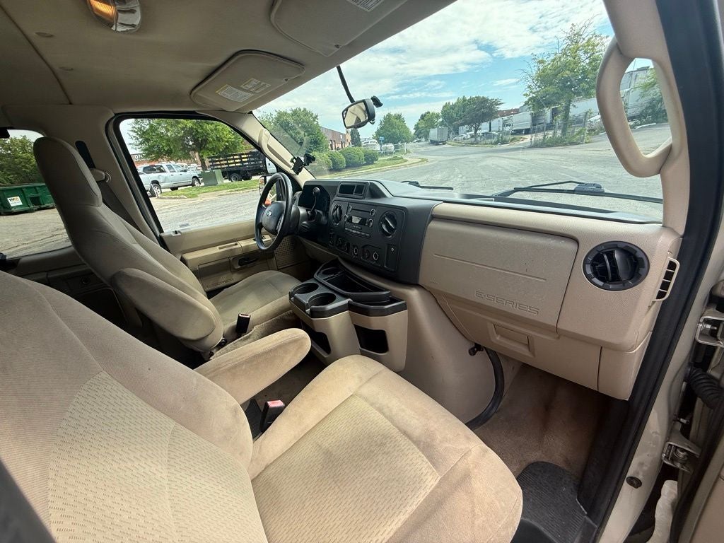 2013 Ford E-350SD XLT