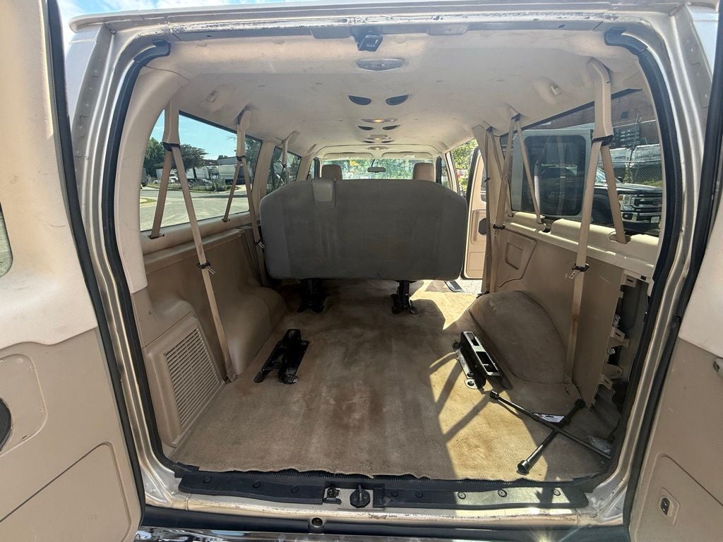 2013 Ford E-350SD XLT