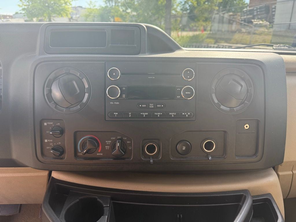 2013 Ford E-350SD XLT