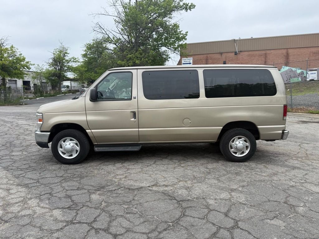 2013 Ford E-350SD XLT