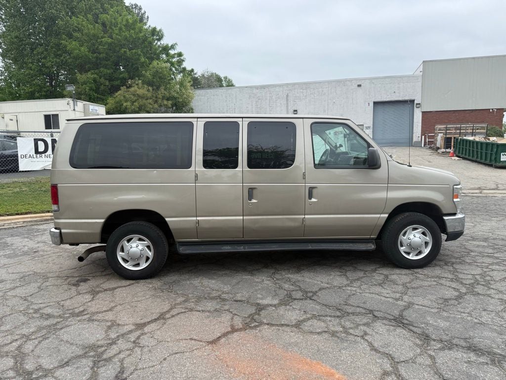 2013 Ford E-350SD XLT