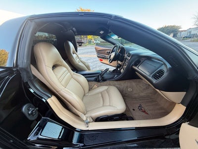 2004 Chevrolet Corvette Base