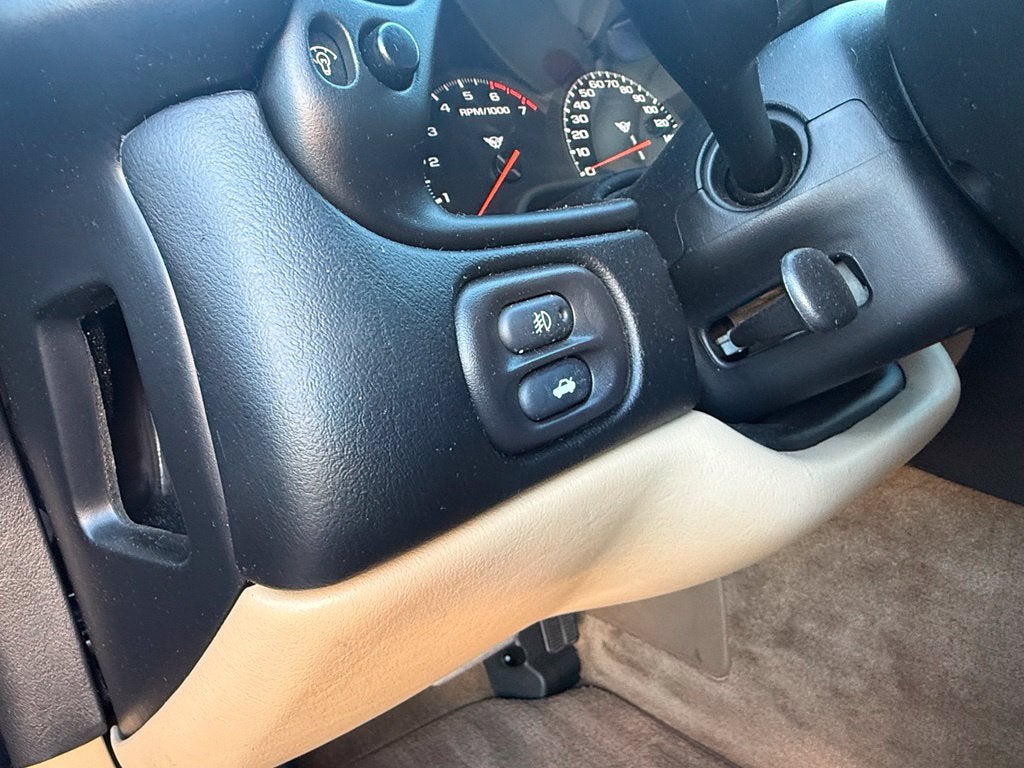 2004 Chevrolet Corvette Base