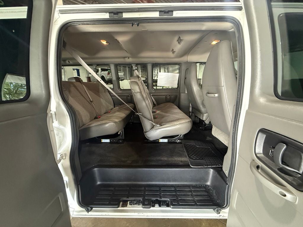 2015 Chevrolet Express 3500 LT Passenger