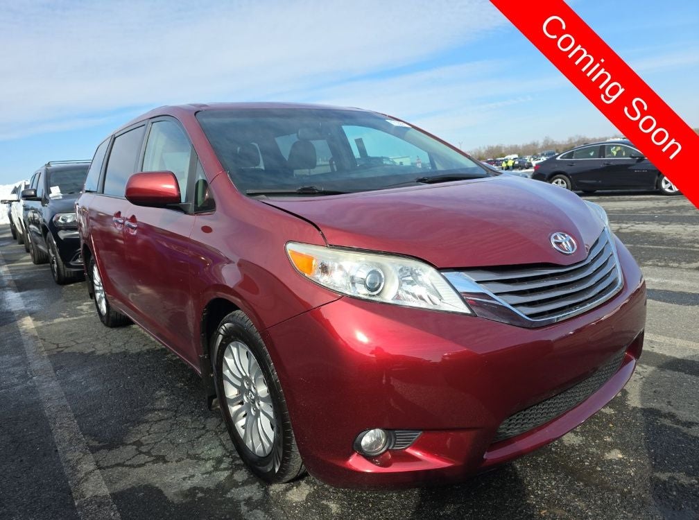 2017 Toyota Sienna XLE 8 Passenger
