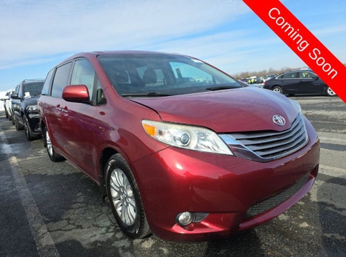 2017 Toyota Sienna XLE 8 Passenger