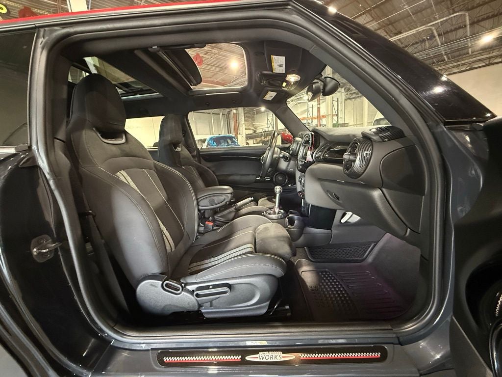 2017 MINI John Cooper Works Base