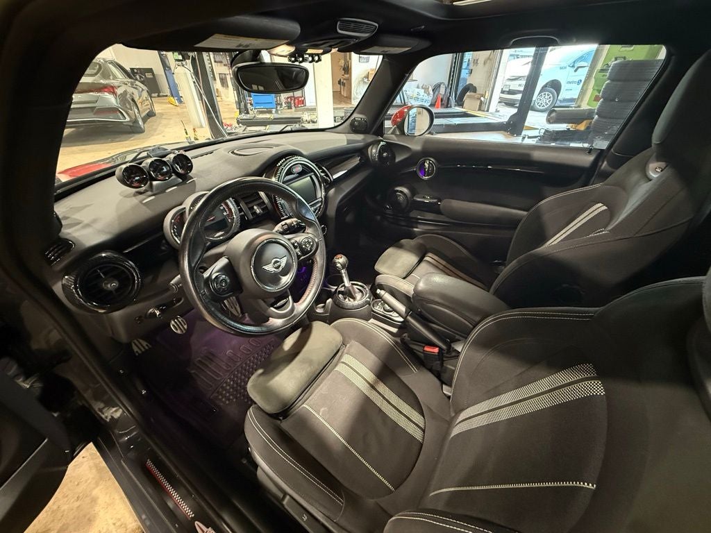 2017 MINI John Cooper Works Base