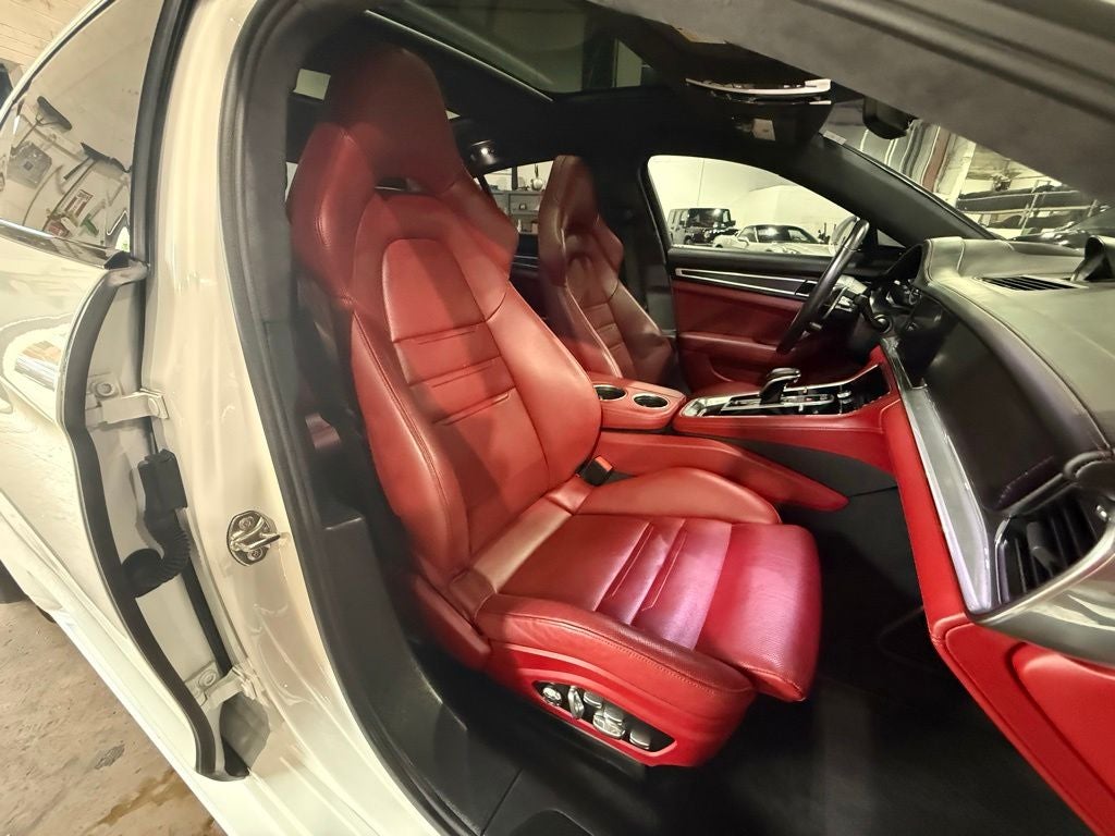 2019 Porsche Panamera GTS