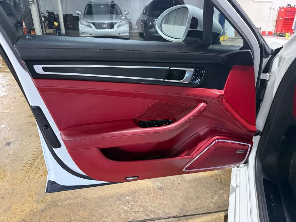 2019 Porsche Panamera GTS